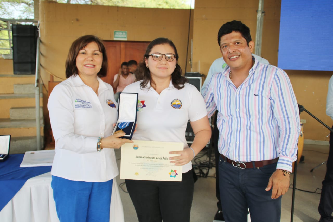 Reconocimiento a los estudiantes con mayor desempeño en las pruebas saber pro