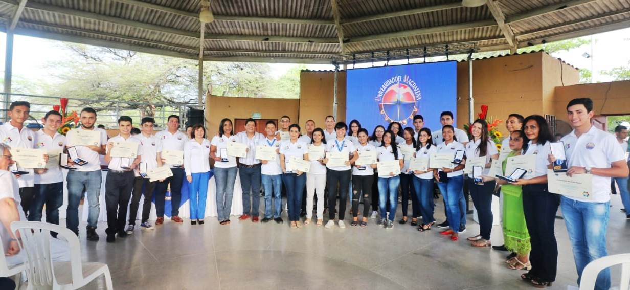 Reconocimiento a los estudiantes con mayor desempeño en las pruebas saber pro