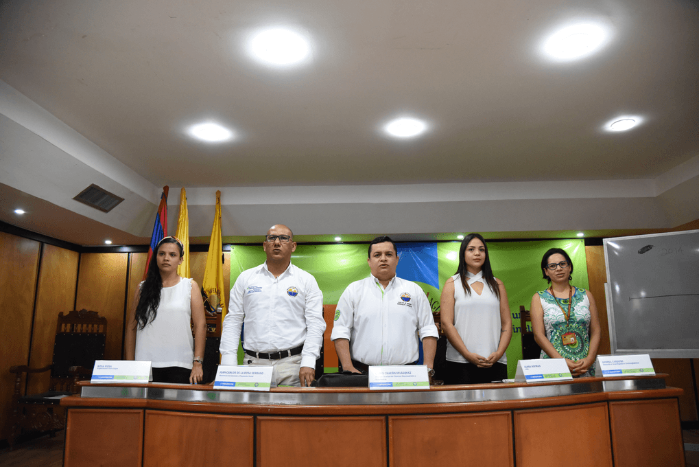 Representantes de la Universidad del Magdalena dando apertura al II foro