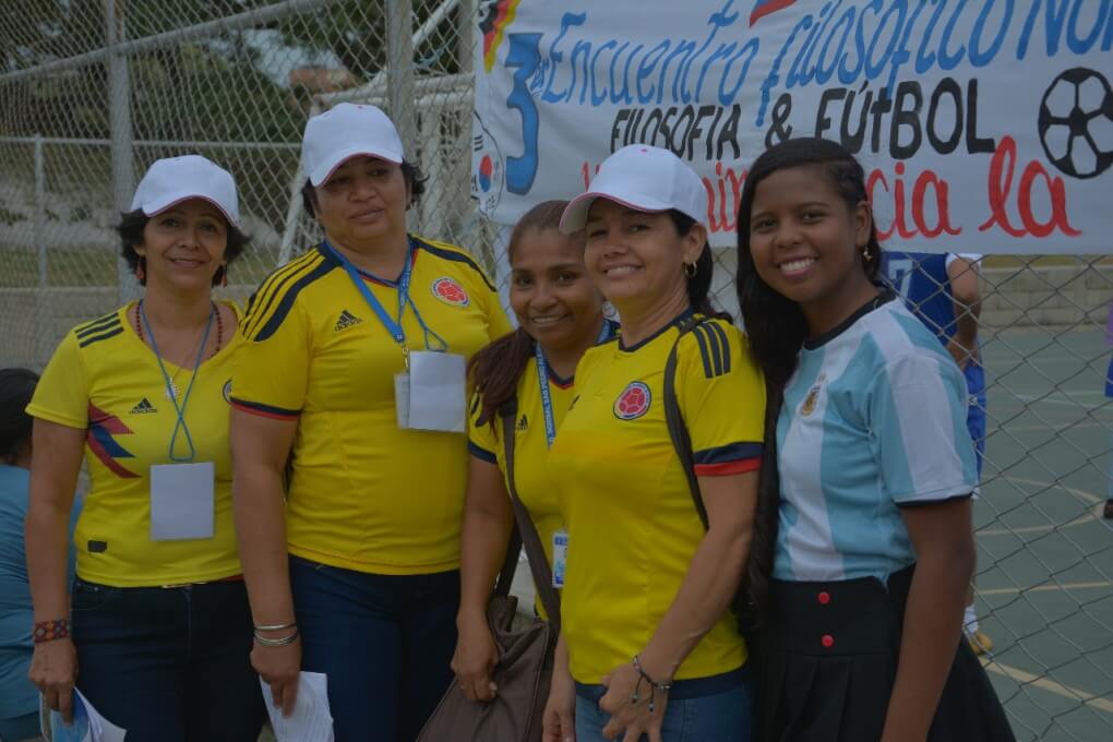 Muestras culturales por parte de estudiante participante en el encuentro filosófico.