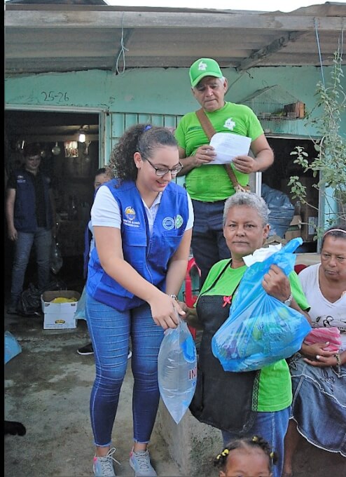 UNIMAGDALENA realizó entrega de ayudas humanitarias a damnificados del barrio Las Malvinas