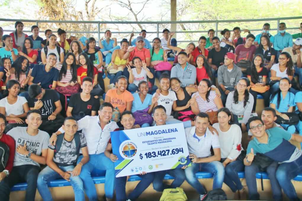 UNIMAGDALENA entregó apoyo económico a estudiantes del Programa Talento Magdalena