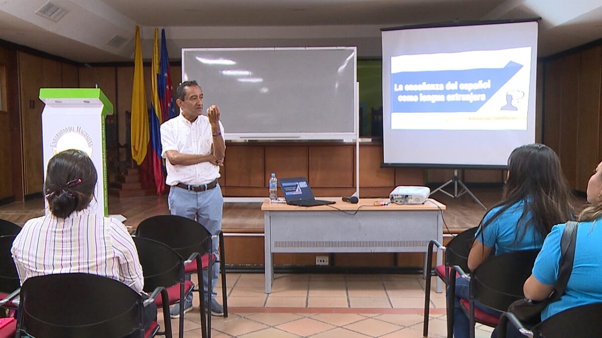 Profesor de la Universidad de la Florida protagonizó taller sobre Bilingüismo en UNIMAGDALENA