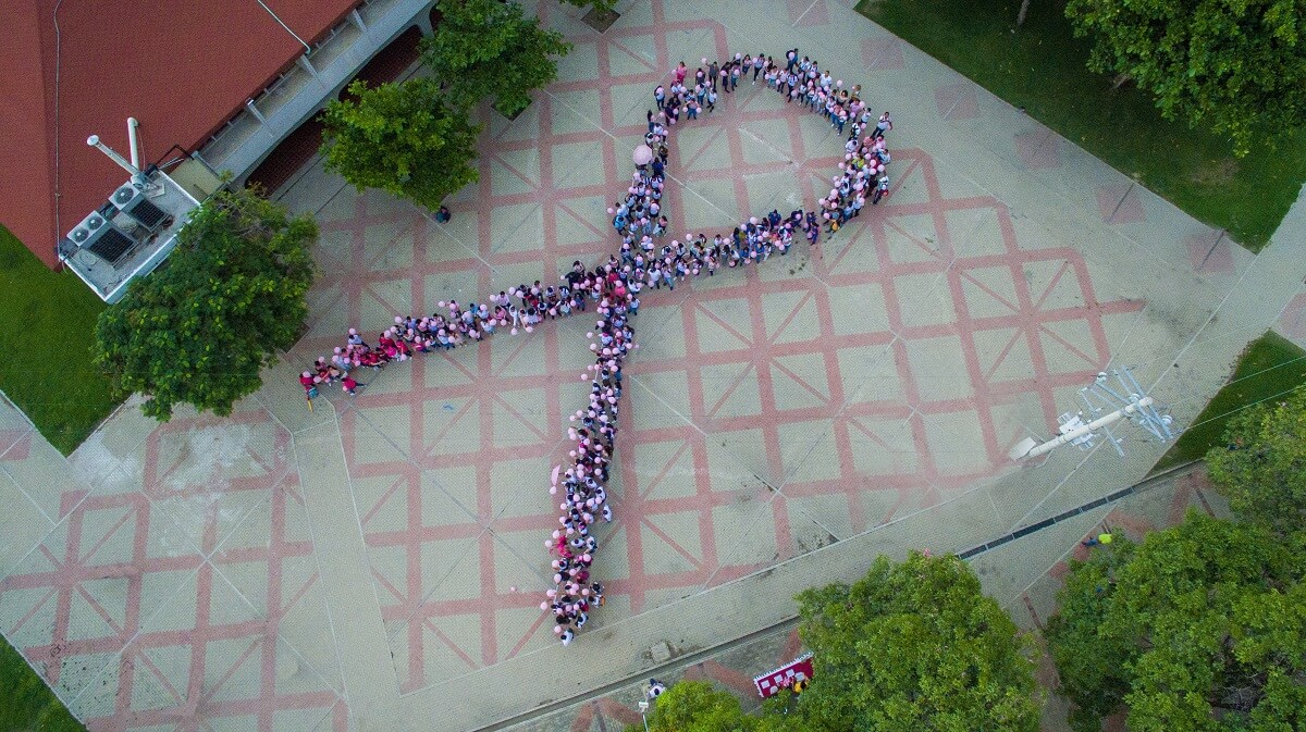 UNIMAGDALENA se unió al gran ‘Lazo Humano’ de lucha contra el cáncer de seno