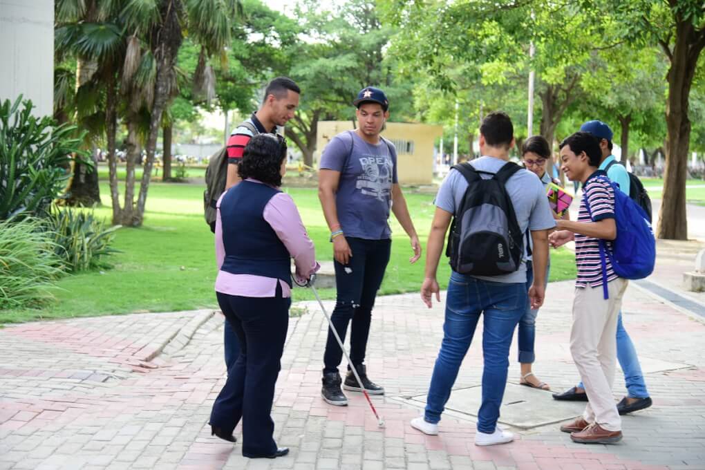 Crean “bastón inteligente” para personas con discapacidad visual