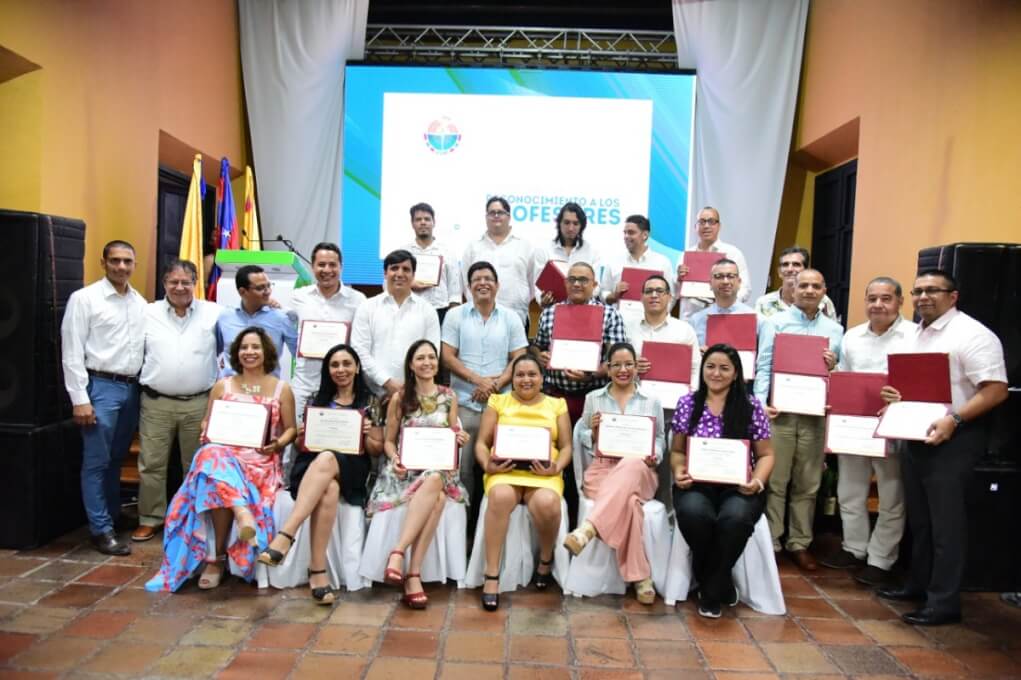 UNIMAGDALENA exaltó a docentes que ingresan, ascienden y se reincorporan a su labor