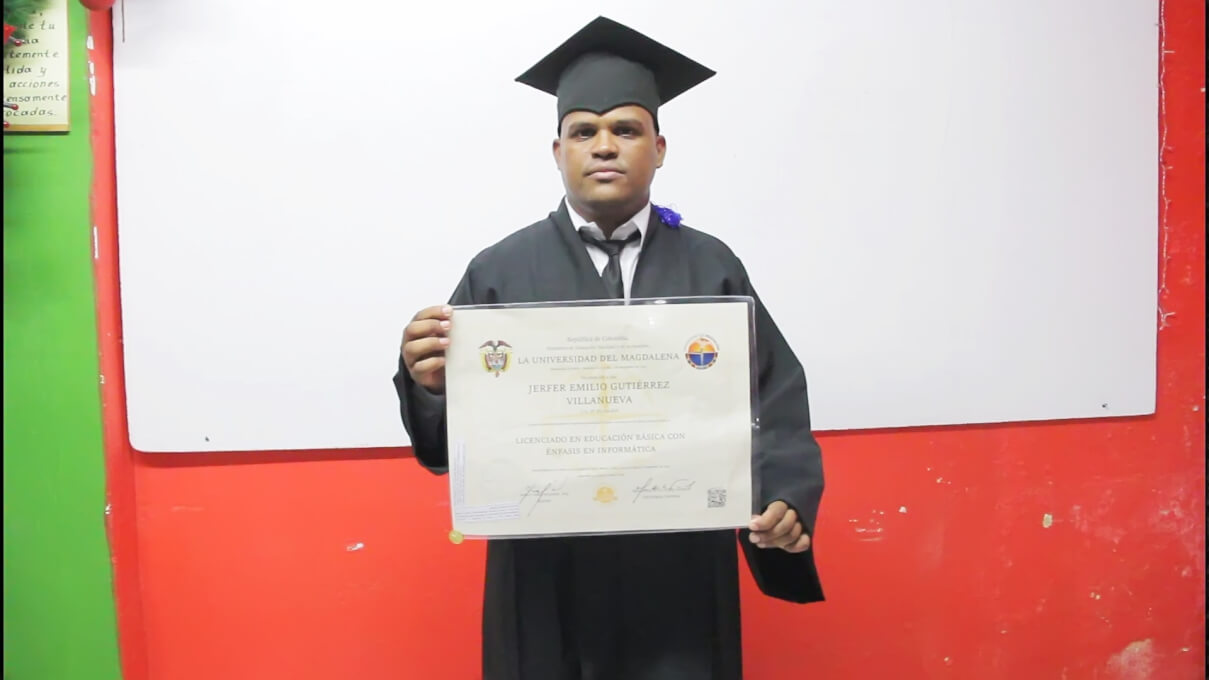 Jerfer Emilio Gutiérrez Villanueva, quien cursó sus estudios profesionales en la Universidad del Magdalena desde el año 2009 hasta el año 2014