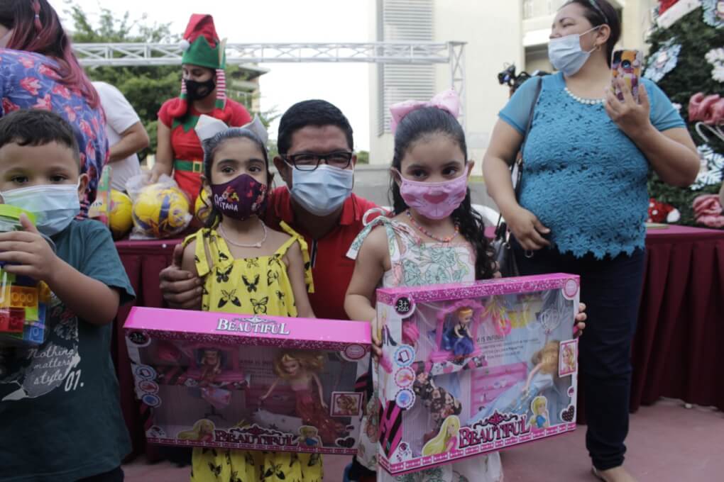 UNIMAGDALENA entregó regalos a niños y niñas de estudiantes madres cabeza de hogar