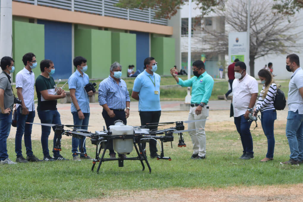 Estudiantes de UNIMAGDALENA desarrollan tecnología de punta para aplicarla en cultivos de banano