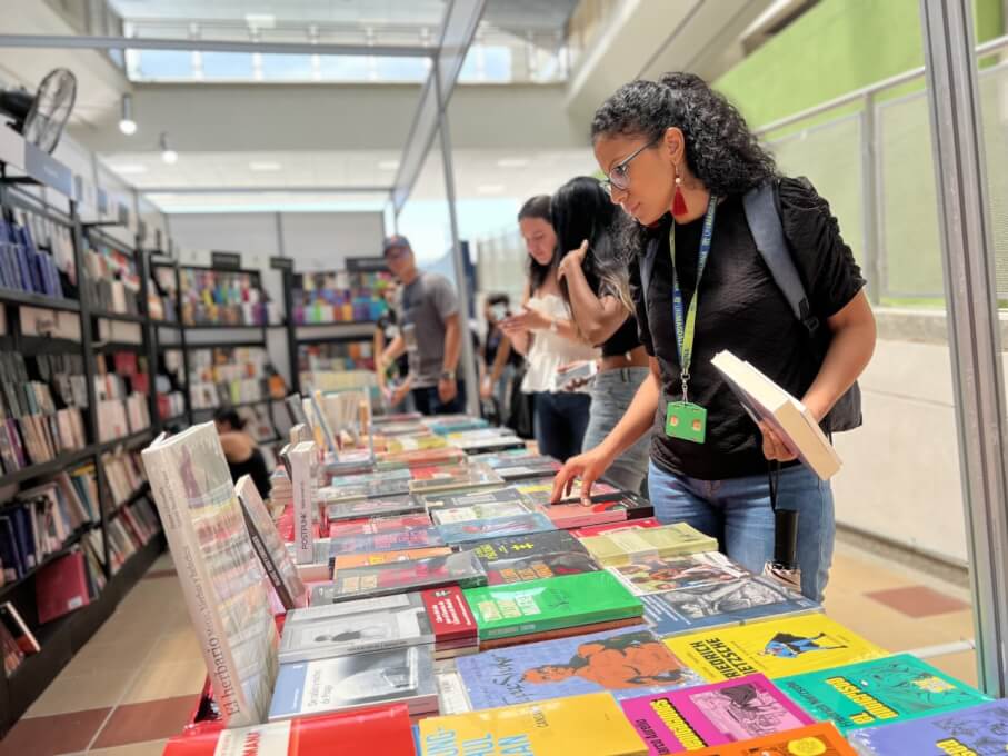 PRIMER.DÍA.FERIA.LIBRO.2 La comunidad universitaria asistió a cada una de las conferencias programadas.