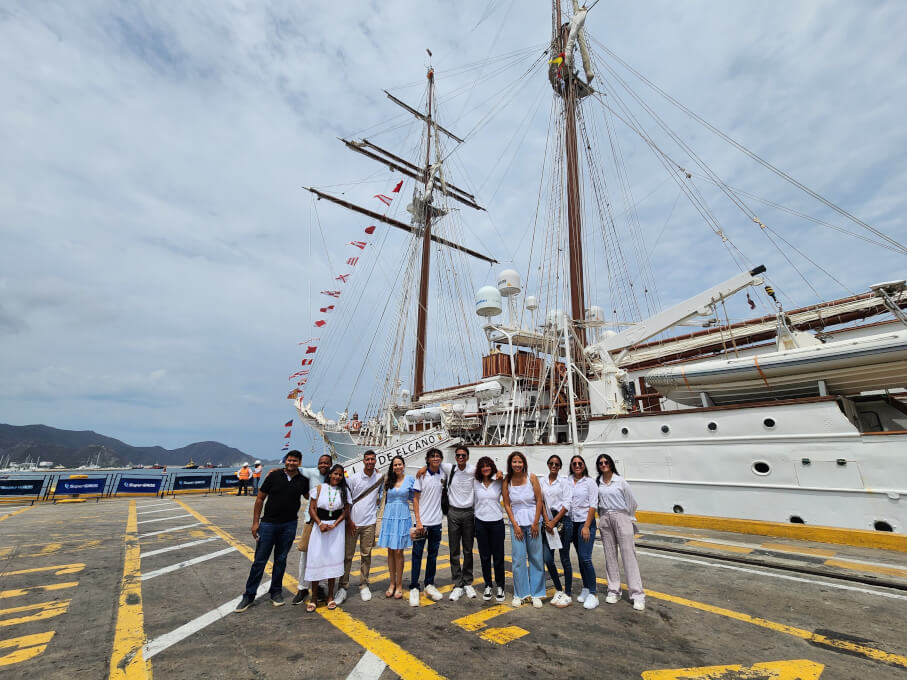 VISITA.BUQUE.ELCANO.1