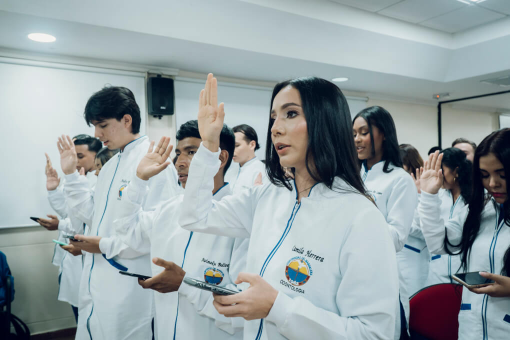 CEREMONIA.ODONTOLOGÍA.BATAS.1