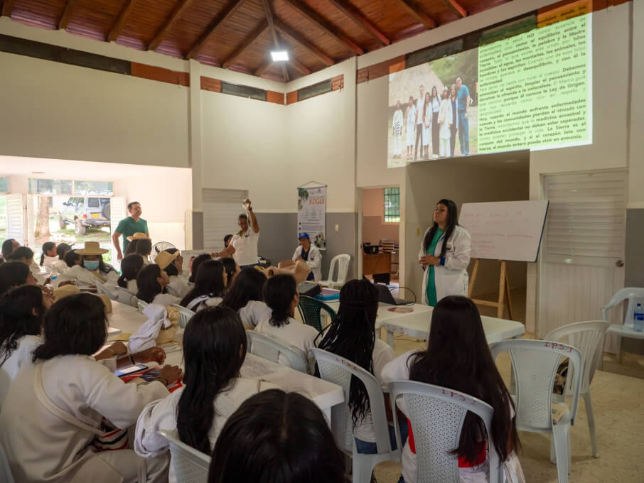 Un equipo académico se adentró en territorio sagrado para concluir un diplomado que sembró la semilla del conocimiento intercultural.