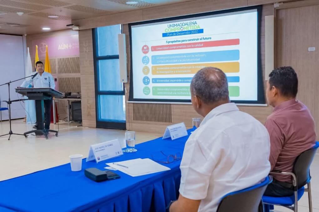 La reunión de apertura fue presidida por el doctor Pablo Vera Salazar, rector de la Alma Mater, quien, en compañía de los vicerrectores y cuerpo directivo, realizó una presentación institucional en la que expuso el crecimiento de la Universidad.