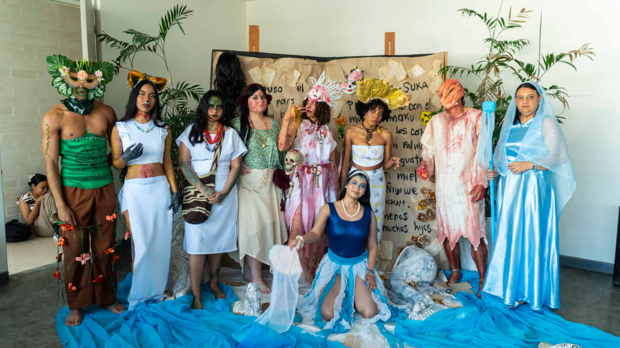 En una jornada marcada por la creatividad y el diálogo, la séptima Feria Internacional del Libro, las Artes y la Cultura de Santa Marta continuó su programación en el campus de la Universidad del Magdalena