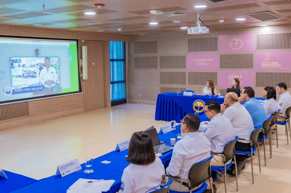 directivos de UNIMAGDALENA le dieron la bienvenida a las pares evaluadores Claudia Paola García Castiblanco, par coordinadora; y Catherine Valencia González, par académica. delegados del Consejo Nacional de Acreditación quienes inician el proceso de