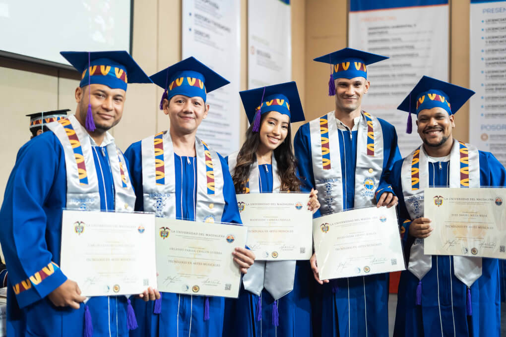 Cinco nuevos y primeros Tecnólogos en Artes Musicales de la Universidad del Magdalena.
