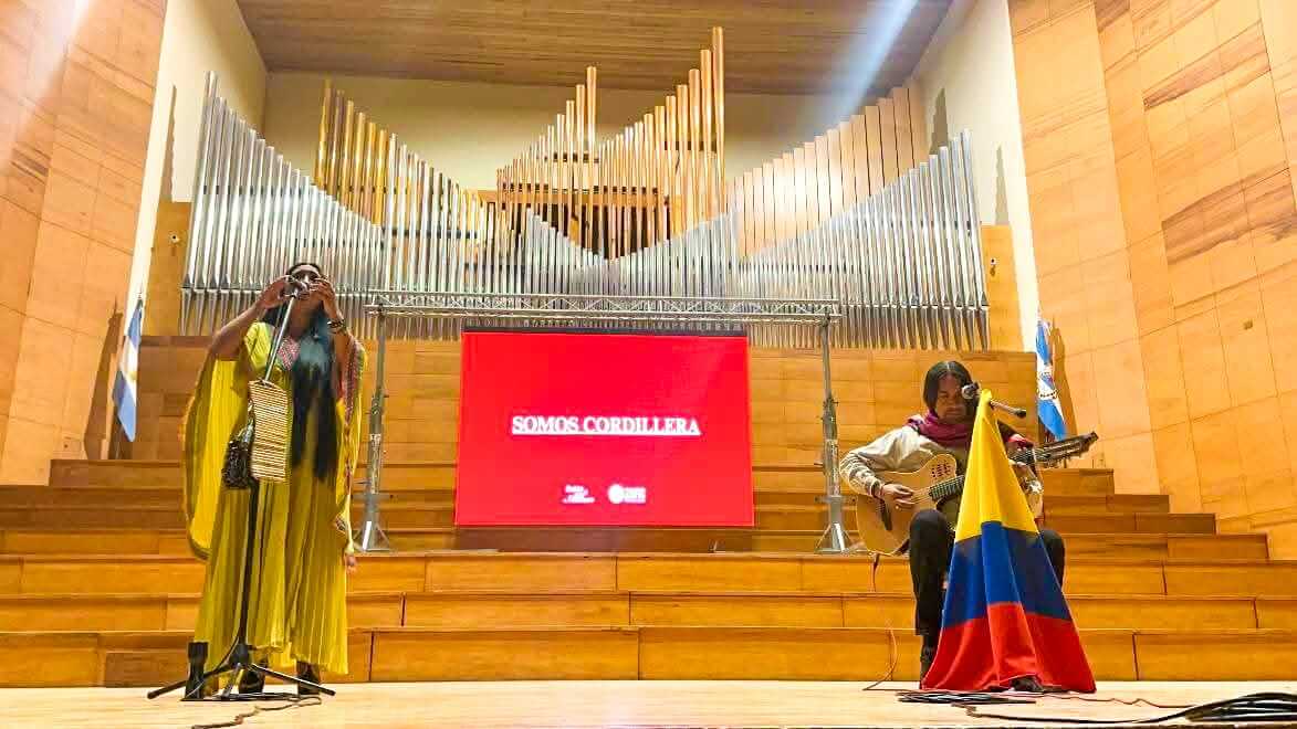 Fenith Emilse Mora Moreno, estudiante de UNIMAGDALENA y líder del proyecto “Somos Cordillera”, durante su presentación en la provincia de San Juan, Argentina.