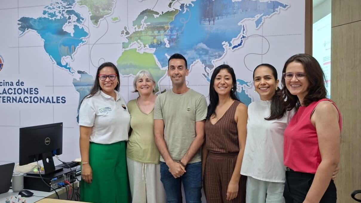 Universidad de Lleida Dr. David Aguilar Camaño, la Dra. Ester Desfilis Barceló y la Dra. Sílvia Larisse do, Universidad del Magdalena Flor Almendrales Gil, Martha Carolina Ortega Gonzáles y Mariluz Gomez Plata.