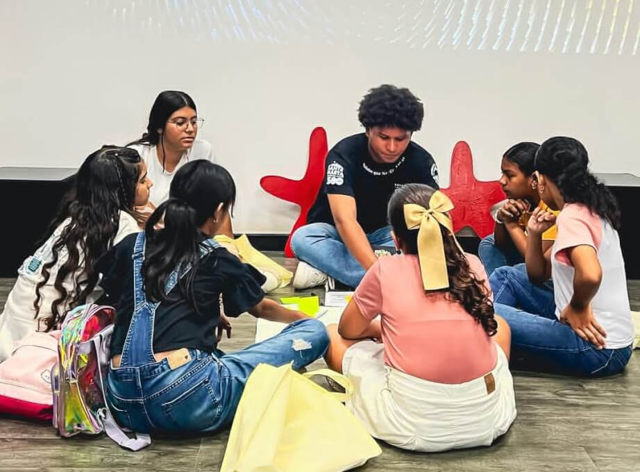 Los niños y jóvenes entre 10 a 17 años recibirán talleres de guion, fotografía, producción audiovisual y realización con dispositivos móviles y desarrollarán ejercicios prácticos donde construirán relatos inspirados en el mar.