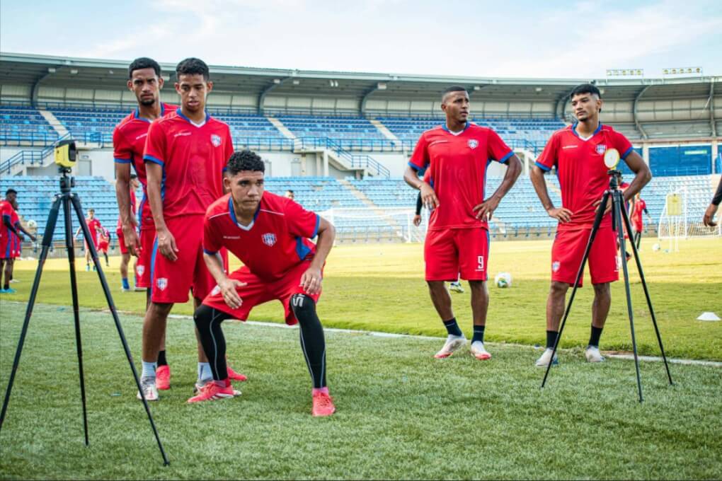 La mente también juega: ciencia y mindfulness para transformar el fútbol juvenil en Santa Marta