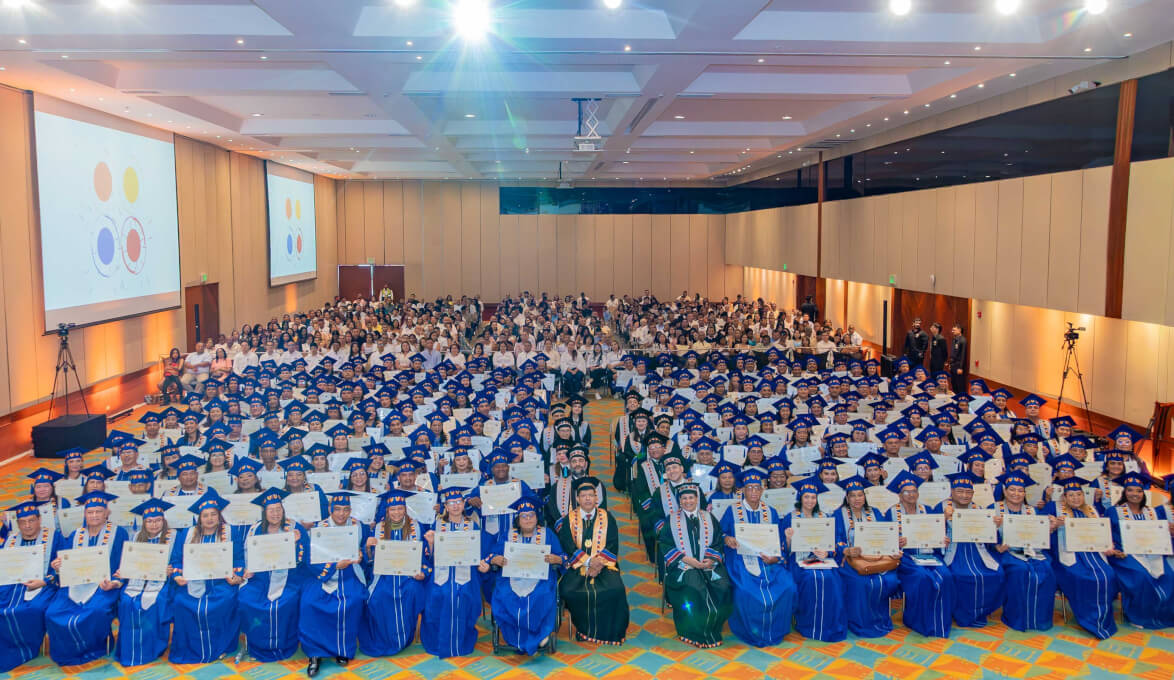Graduados de la primera cohorte de “500 Años, 500 Oportunidades” celebran el fruto de su esfuerzo, perseverancia y confianza en que siempre es posible volver a empezar y alcanzar una meta profesional.