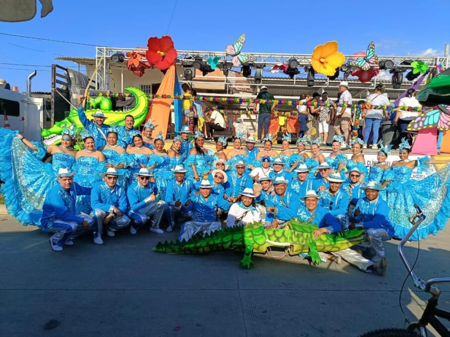 Participación del grupo de danza folclórica de funcionarios en la fiesta del caimán cienaguero 2025