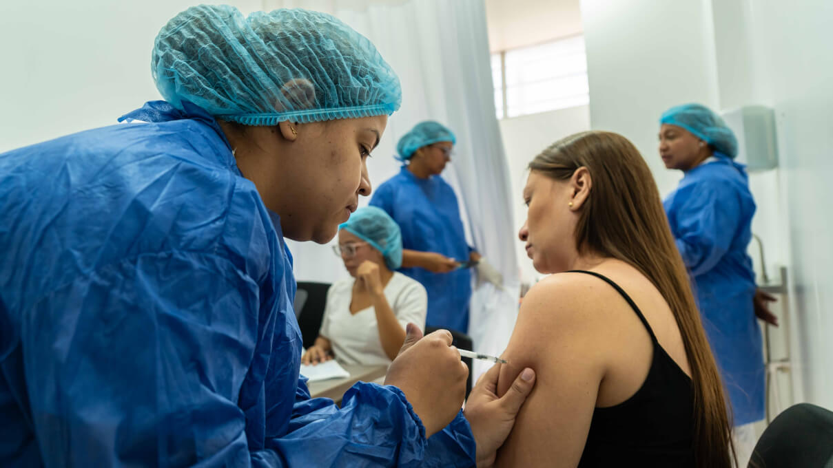 En UNIMAGDALENA se realizó la primera jornada de vacunación.