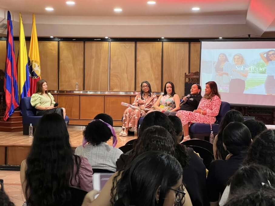 Estudiantes del programa de Contaduría Pública realizan el conversatorio "Mujeres que inspiran"