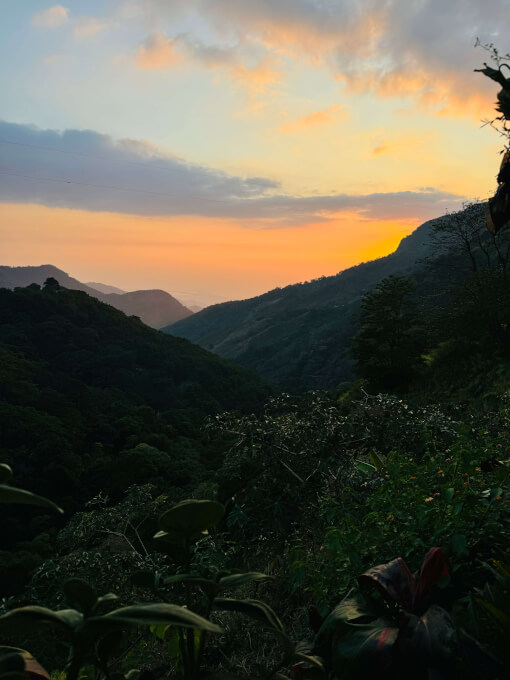 Vista de atardecer desde la Sierra Nevada de Santa Marta en Cerro Kenedy