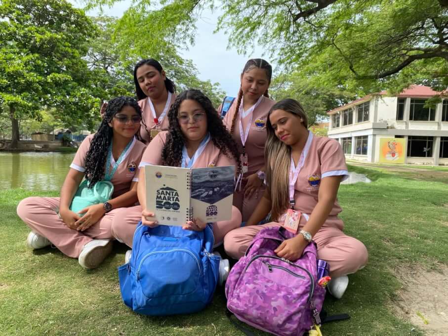 Estudiantes Programa Profesional en el Campus