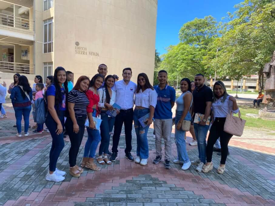 Estudiantes en el Campus